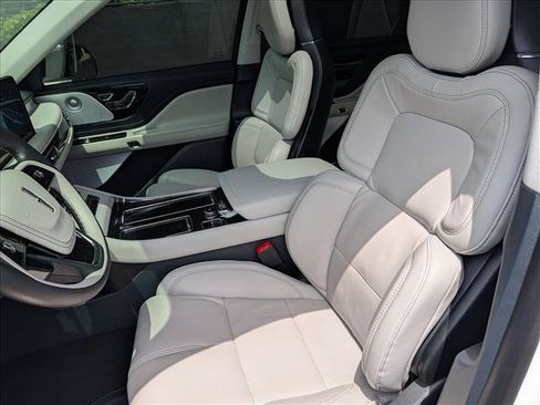 Used 2026 Lincoln Aviator Reserve AWD/4WD image 31