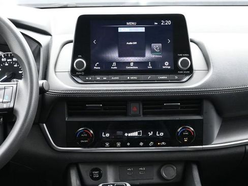 Used 2024 Nissan Rogue SV FWD image 8