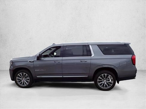Used 2021 GMC Yukon XL Denali w/ Denali Premium Package AWD/4WD image 2