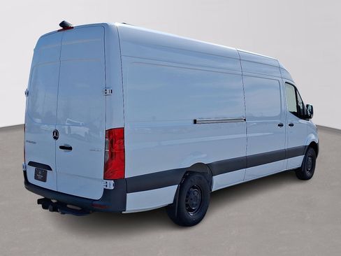 Used 2024 Mercedes-Benz Sprinter 2500 image 4