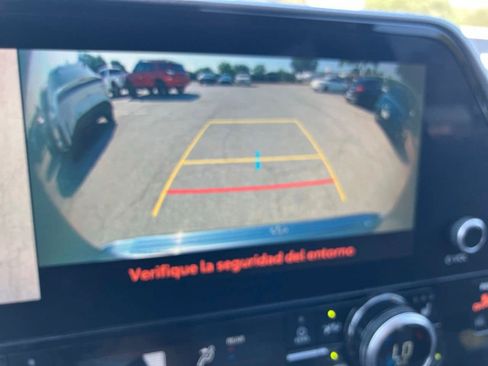 Used 2024 Toyota Highlander Platinum FWD image 10