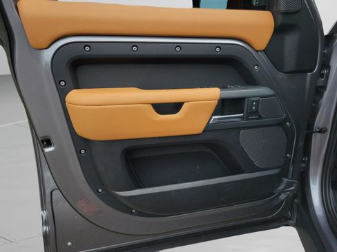 Used 2024 Land Rover Defender 110 X-Dynamic SE image 19