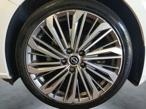 Used 2024 Nissan Altima 2.5 SL FWD image 14