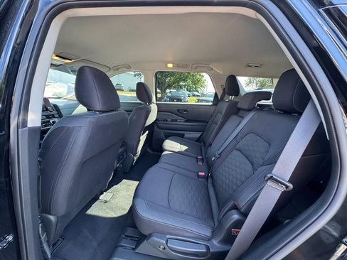 Certified 2024 Nissan Pathfinder S FWD image 11