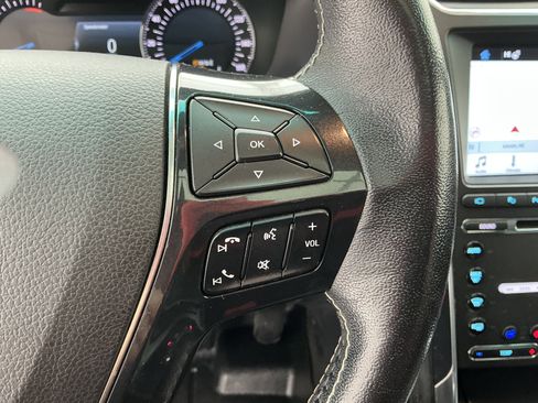 Used 2017 Ford Explorer Platinum image 10