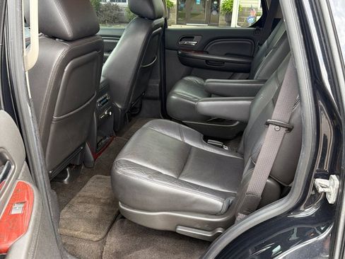 Used 2013 Cadillac Escalade Premium AWD/4WD image 12