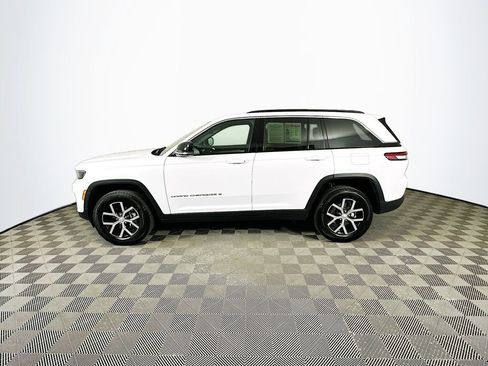 Certified 2025 Jeep Grand Cherokee Limited w/ Luxury Tech Group II image 7