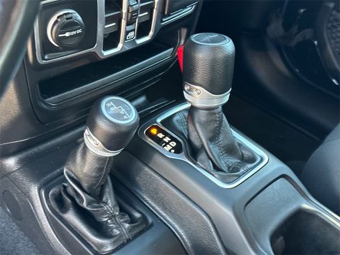 Used 2022 Jeep Gladiator Sport image 26