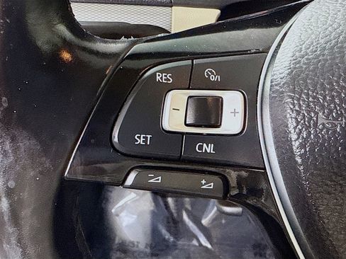 Used 2017 Volkswagen Jetta SE image 14