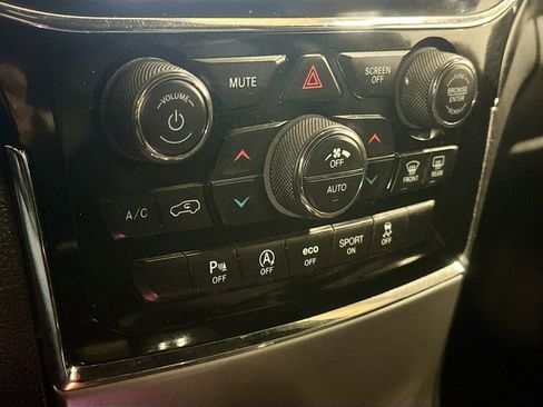 Used 2020 Jeep Grand Cherokee Altitude image 15