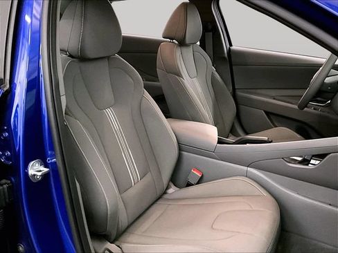 Used 2023 Hyundai Elantra SEL FWD image 7