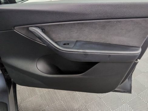 Used 2021 Tesla Model Y Long Range AWD/4WD image 31