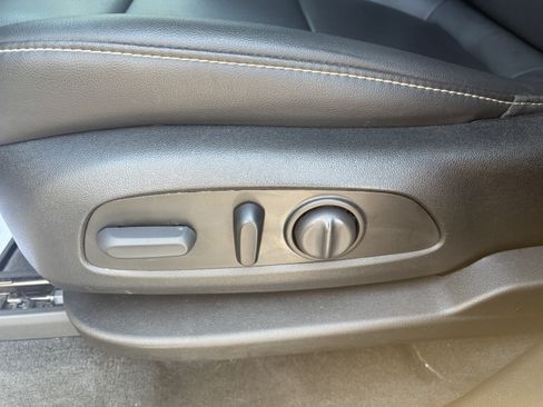 Used 2023 Chevrolet Traverse LT w/ LT Premium Package AWD/4WD image 15
