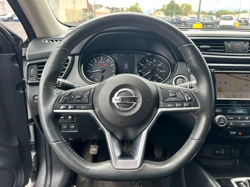 Used 2018 Nissan Rogue SV w/ Premium Package AWD/4WD image 21