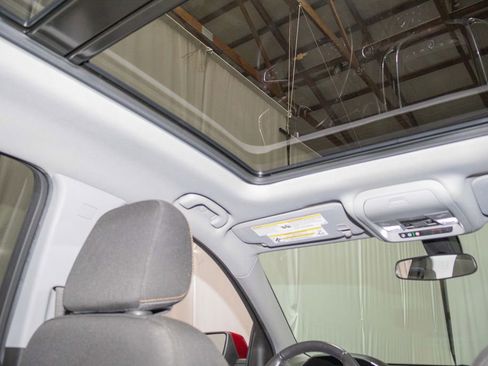 Used 2019 Chevrolet Equinox LT image 16