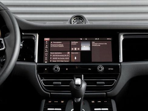 Certified 2025 Porsche Macan image 20