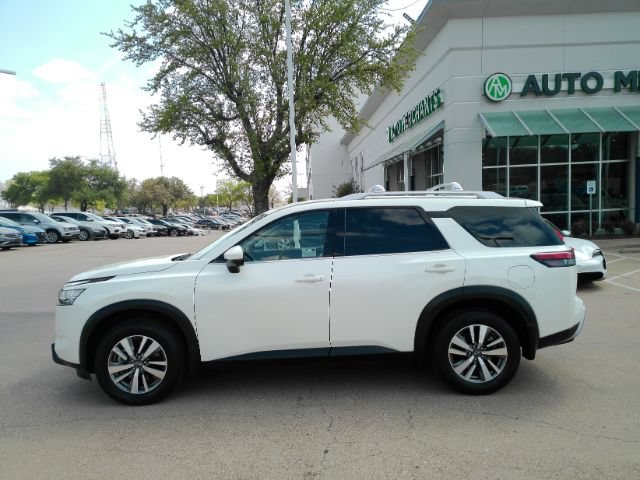 Used 2022 Nissan Pathfinder SL w/ SL Black Package FWD image 13