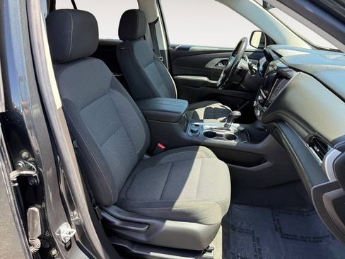 Used 2020 Chevrolet Traverse LT FWD image 19