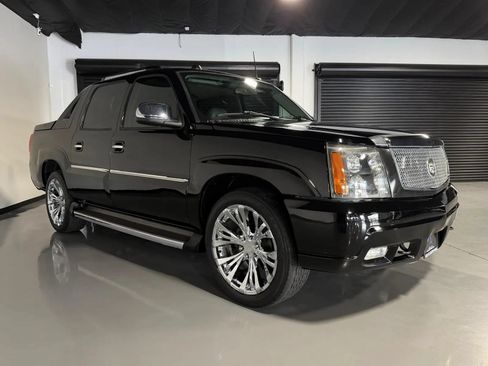 Used 2005 Cadillac Escalade EXT AWD/4WD image 3