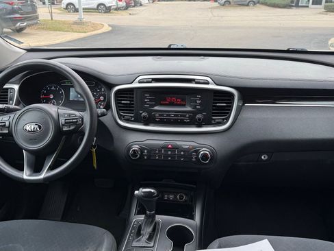 Used 2017 Kia Sorento L image 15