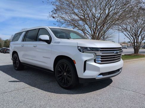 Used 2023 Chevrolet Suburban High Country AWD/4WD image 2