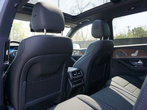 Certified 2025 Mercedes-Benz GLS 450 4MATIC image 31