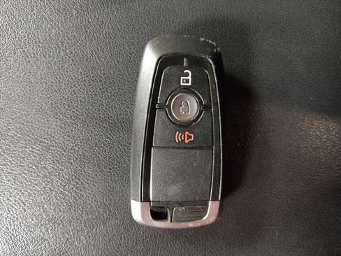 Used 2020 Ford Edge SE image 32