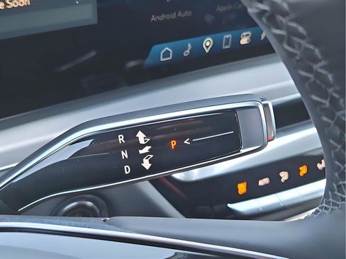 New 2024 Cadillac Lyriq Luxury image 25