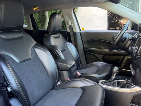 Used 2018 Jeep Compass Latitude AWD/4WD image 27