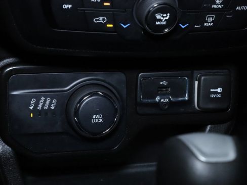 Certified 2023 Jeep Renegade Latitude AWD/4WD image 27