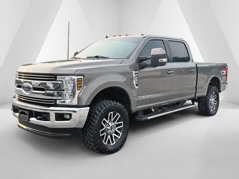 Used 2019 Ford F250 Lariat w/ Lariat Value Package AWD/4WD image 3