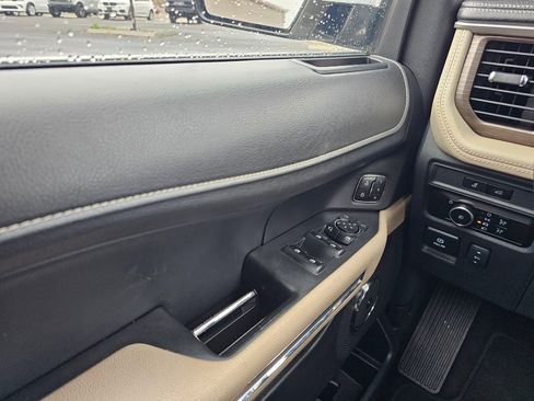 Used 2023 Ford Expedition Max Limited image 30