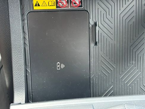 Used 2025 Toyota Tacoma SR5 image 31