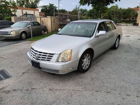 Used 2010 Cadillac DTS FWD image 7