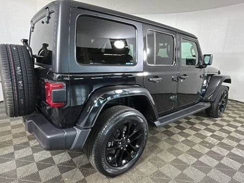 Used 2023 Jeep Wrangler Unlimited Sahara w/ Cold Weather Group AWD/4WD image 3
