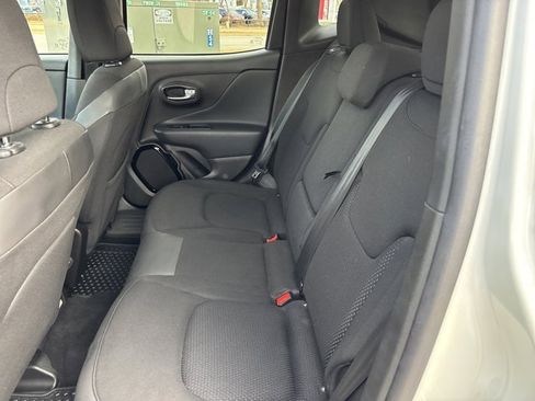 Used 2018 Jeep Renegade Altitude w/ Cold Weather Group image 14