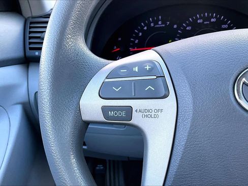 Used 2011 Toyota Camry LE image 23