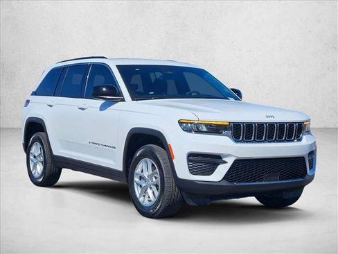 New 2026 Jeep Grand Cherokee Laredo image 7