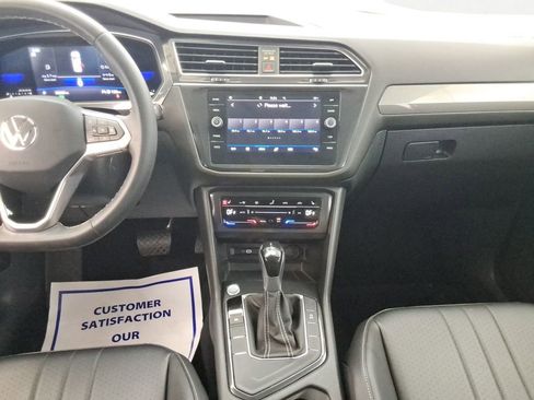 Certified 2022 Volkswagen Tiguan SE image 13