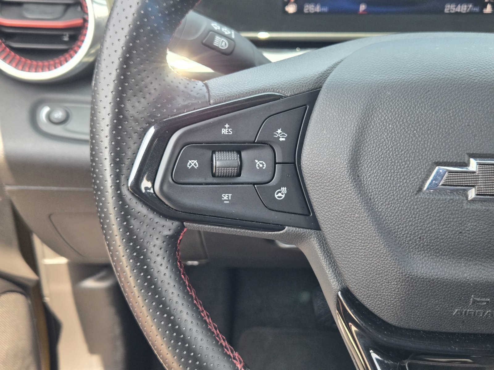 Certified 2024 Chevrolet Trax RS w/ Sunroof Package FWD image 34