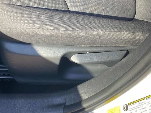 Used 2020 Toyota Corolla LE FWD image 12