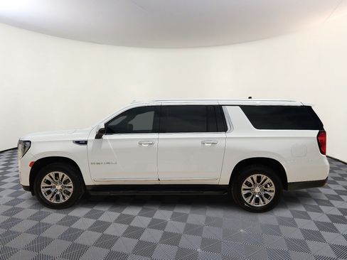 Used 2022 GMC Yukon XL Denali AWD/4WD image 2