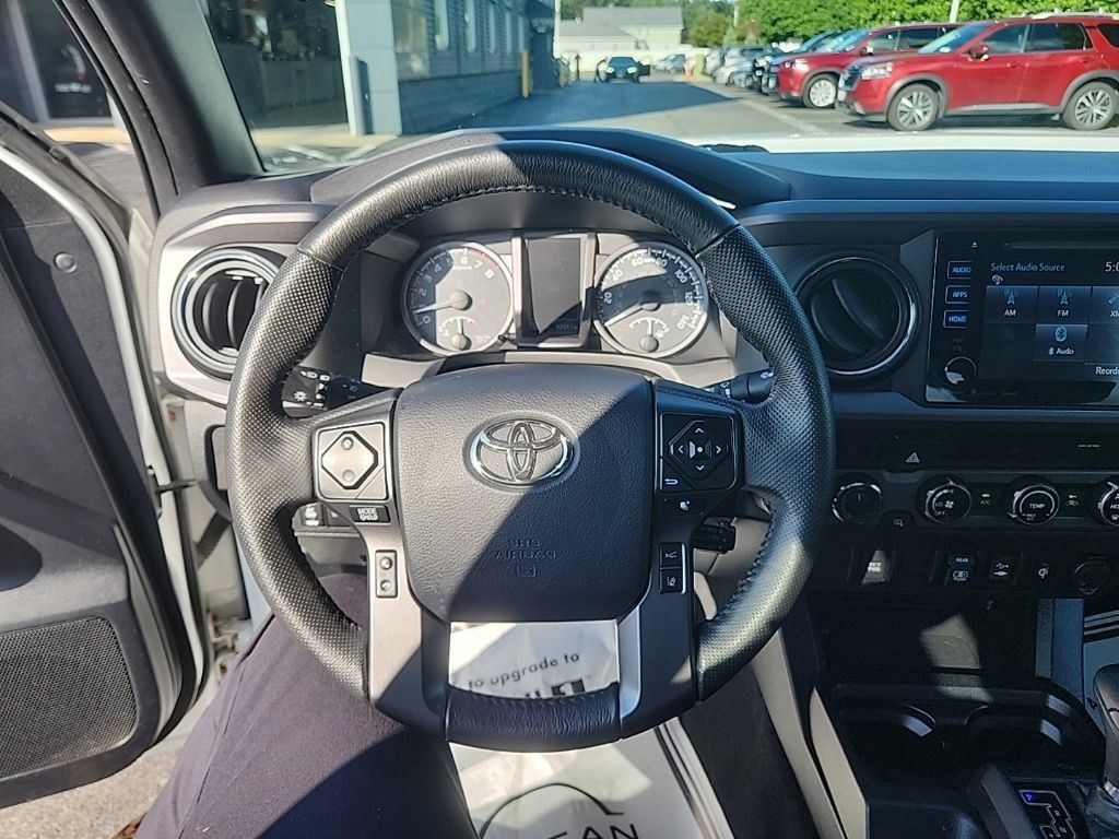 Used 2018 Toyota Tacoma TRD Off-Road AWD/4WD image 15