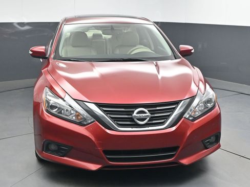 Used 2017 Nissan Altima 2.5 SL w/ 2.5 Technology Package image 2