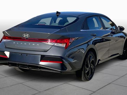 Used 2024 Hyundai Elantra SEL w/ Convenience Package image 13