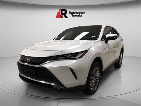 Used 2024 Toyota Venza Limited image 8