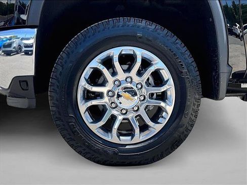 Used 2025 Chevrolet Silverado 3500 LTZ w/ LTZ Plus Package AWD/4WD image 10
