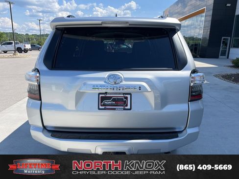 Used 2022 Toyota 4Runner SR5 Premium RWD image 18