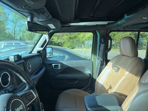 Used 2020 Jeep Wrangler Unlimited Sahara image 9