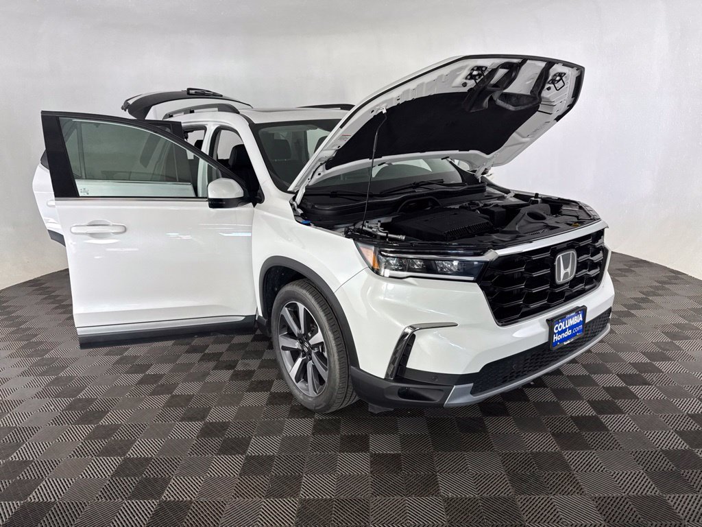 Certified 2025 Honda Pilot Touring image 19
